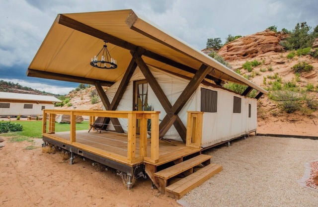 Cave Lakes Canvas Cabin Suite with Soaker tub #2