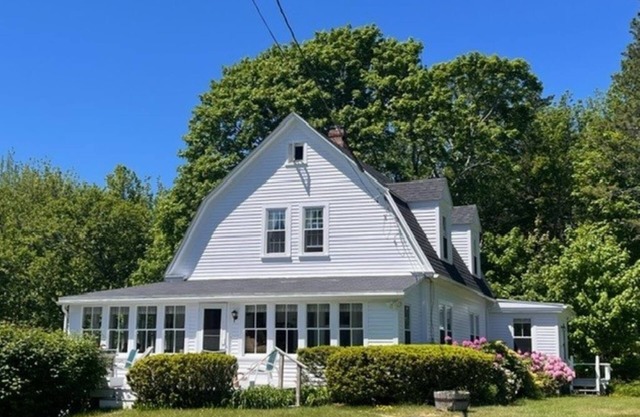 CENTER HARBOR HOUSE-SLEEPS 6, SPACIOUS, BEAUTIFUL VIEW!