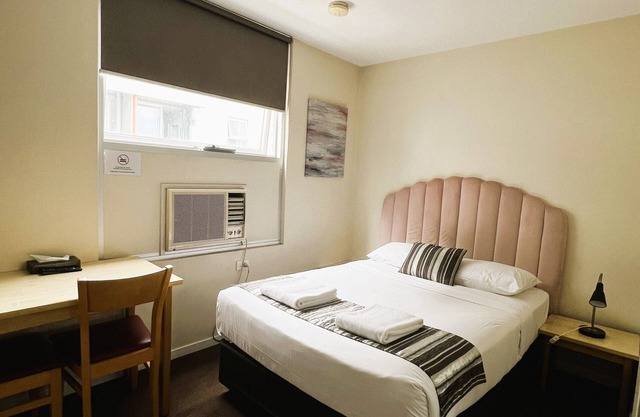 Central Melbourne Studio for 2 | Walk to Markets & Cafes