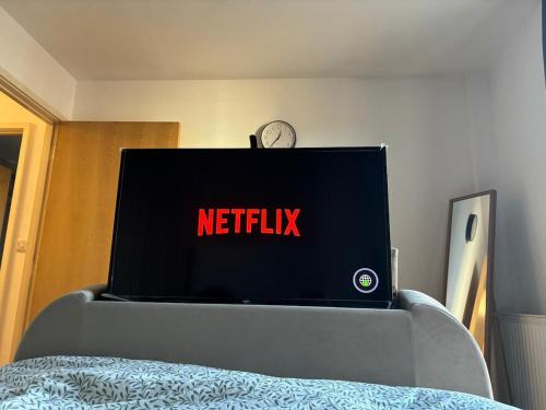 Central TV Bed Flat w Balcony for Contractors and Leisure