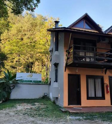 Chale Penedo no Centro com Piscina,Hidro e Sauna !