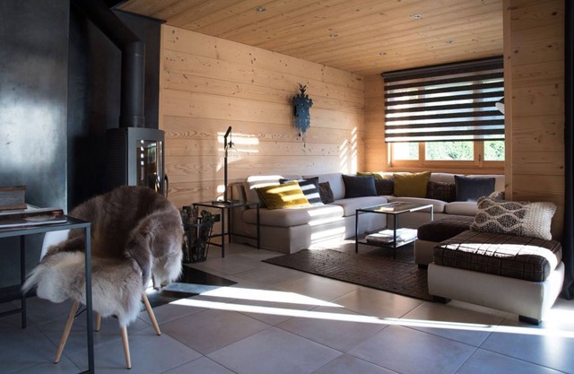 CHALET 4M LES CARROZ FOOT OF SPACIOUS TRACKS SAUNA. JACCUZI