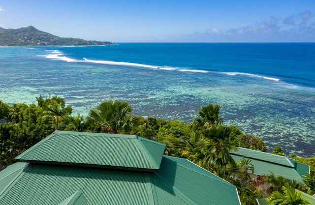 Chalet BougainvillenTwo-Bedroom Villa with Ocean View