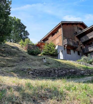 Chalet chaleureux à Courchevel avec vue sur la montagne