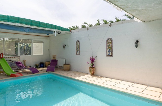 Chalet Clos des Fontaines with panoramic views and swimming pool in the heart of Vaucluse