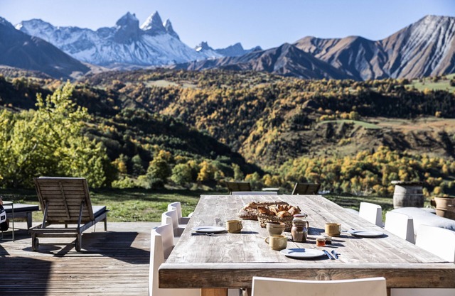 Chalet d’Albiez, a 360° Mountain View with Panoramic Terrace