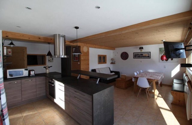 Chalet, Ground floor, terrace, parking, ski locker, 75m², Valloire