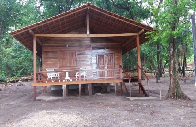 Chalet Juquiri, integrated into nature.