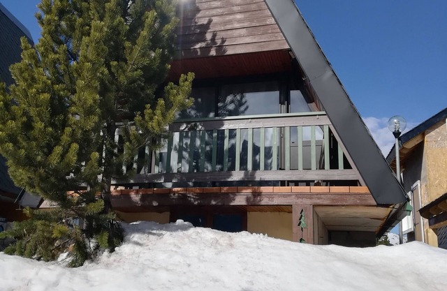 Chalet 'Les Angles' with Lake View, Private Terrace and Garden