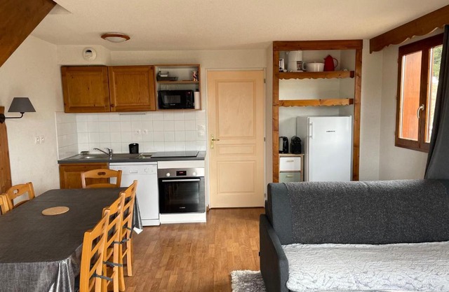 Chalet mitoyen 3 pièces, 8 pers. avec terrasse et parking à La Joue du Loup - FR-1-504-641