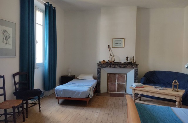 Chambre bleue - 1st floor - 5 minutes from the city center