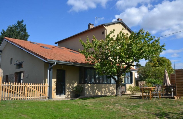 Chapi de la Châtelaine: Charming family cottage in Chazelles-sur-Lyon