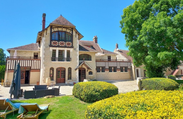 Characteristic manor house in the heart of the Haras for 18 people