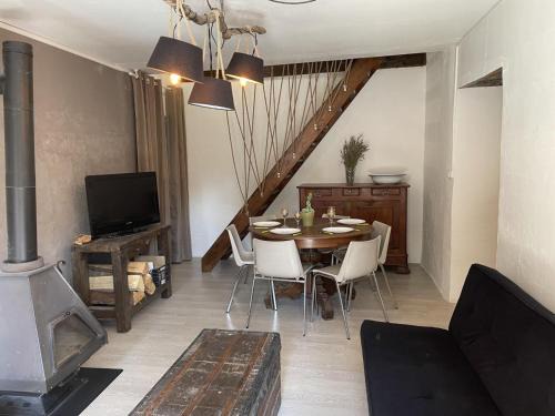 Charmant gîte avec 3 chambres, cheminée, calme à la campagne - FR-1-489-348