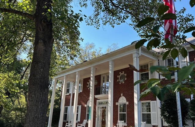 Charmed Manor - 5mi to DT, Opry & Airport