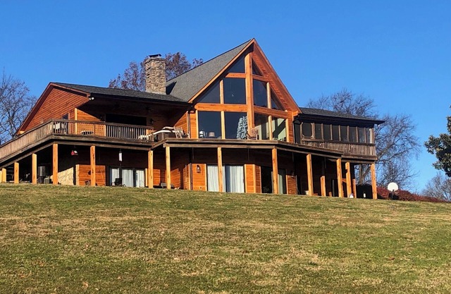 Charming 1-bedroom house with WiFi and AC in peaceful Mount Pleasant