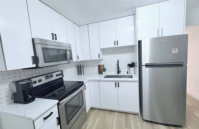 Charming 1-bedroom apartment in fabulous Greenacres with AC