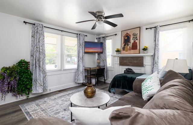 Charming 1-bedroom apartment with AC, fast WiFi, Ideal for Long Term Stays!