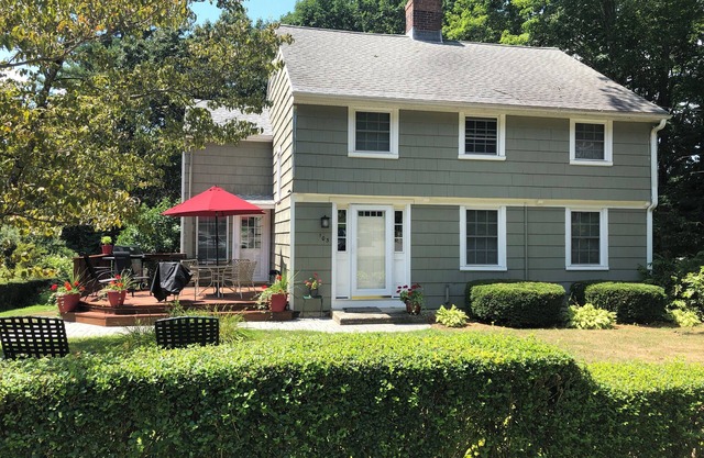 Charming 1-bedroom apartment with off street parking in Middlebury.