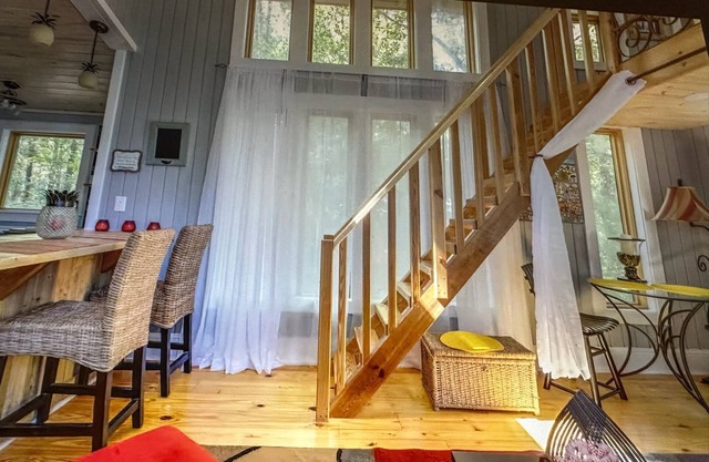 Charming 1-bedroom cozy, cottage. Snow Birds Welcomed!