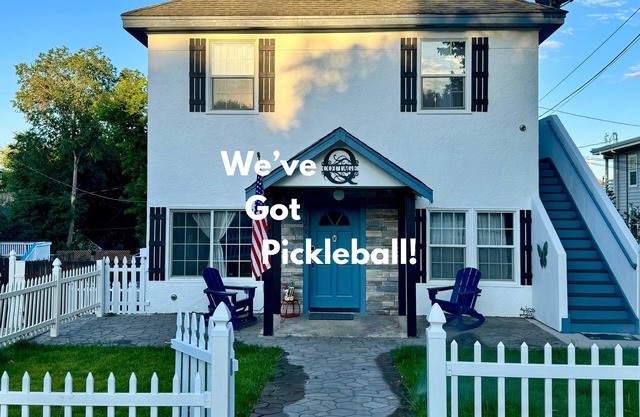 Charming 1-bedroom upstairs apartment with fitness room and AC in Susanville