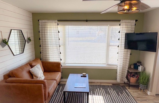 Charming 1BR Downtown APT | Newly Remodeled | Walk to Restaurants, Shops & Parks!