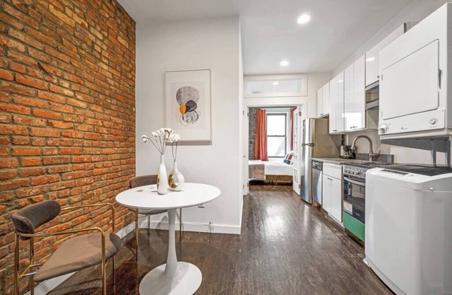 Charming 1BR, w/W/D in unit, by Subway