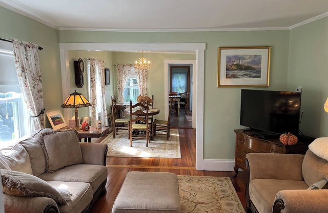 Charming 2-bedroom cottage in tranquil Veazie