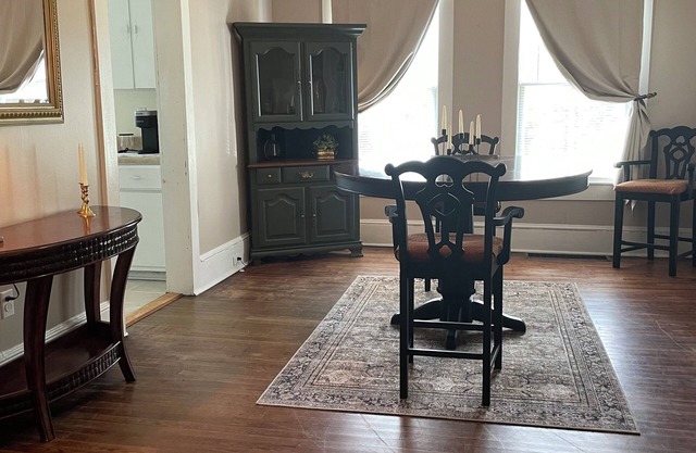 Charming 2-bedroom house in Arapahoe! Convenient for camps and ferry!