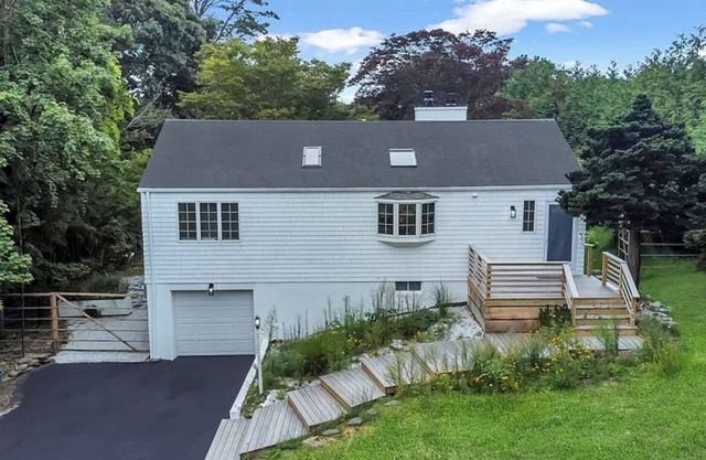 Charming 2-bedroom renovated Eco house with WiFi, AC, in Shinnecock Hills