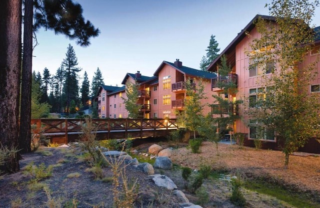 Charming 2-bedroom condo close to ski resort with WiFi in beautiful Zephyr Cove