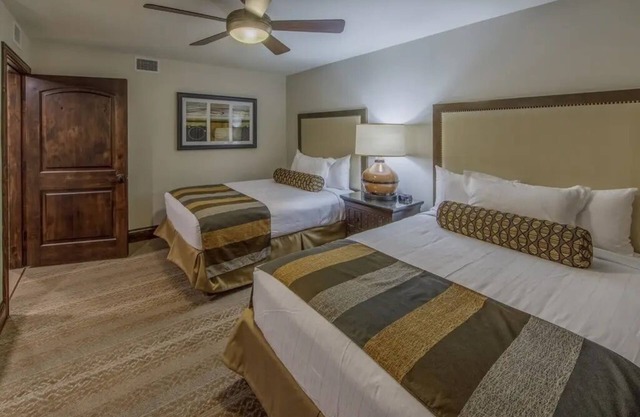 Charming 2-bedroom villa in Scottsdale; 1/2 a block to the Waste Management Open