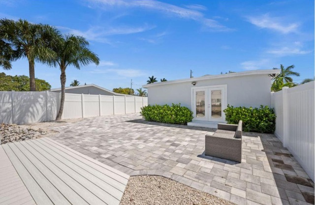 Charming 2BD Waterfront Home in Naples