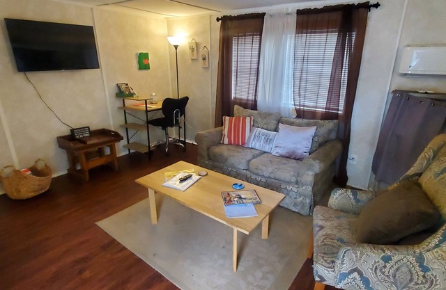 Charming 2br/1ba in the heart of town