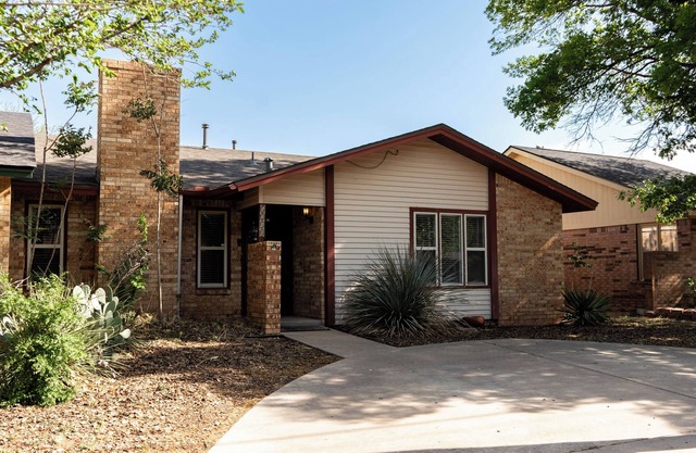 Charming 3-Bed Furnished Home w/Backyard, Washer/Dryer & Formal Dining