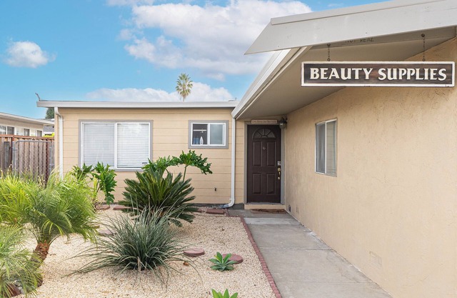 Charming 3-bedroom house with WiFi and AC in lovely Fremont