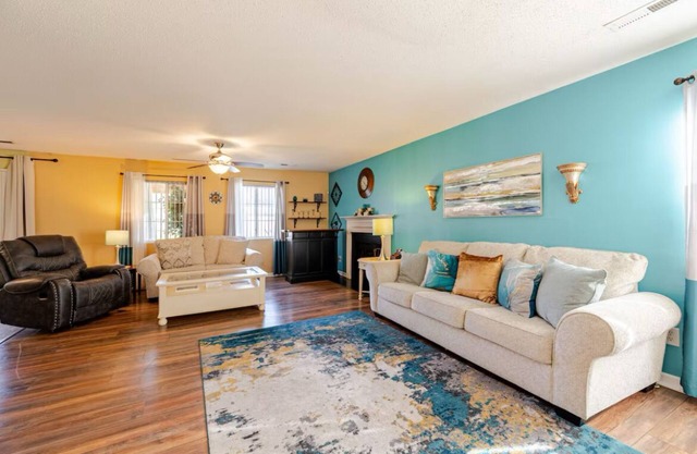 Charming 3-bedroom house in delightful McLeansville with AC, WiFi