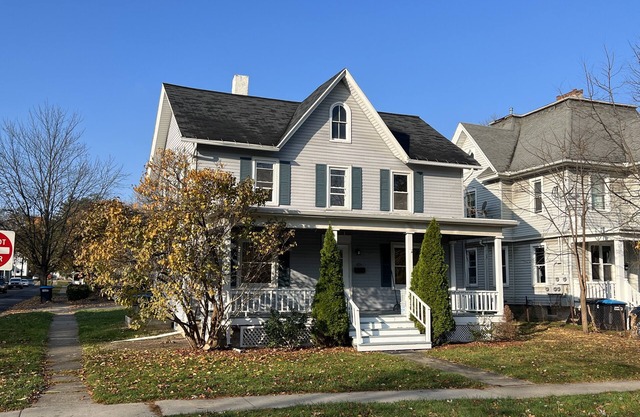 Charming 4 BD near DT Geneva