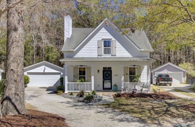 Charming 4-bedroom house with pool in lovely Mount Pleasant