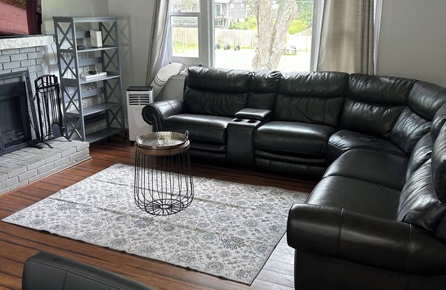 Charming 4-bedroom house with AC and WiFi in enchanting Barnstable