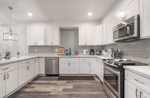 Charming 4-bedroom house in Tacoma with WiFi and AC