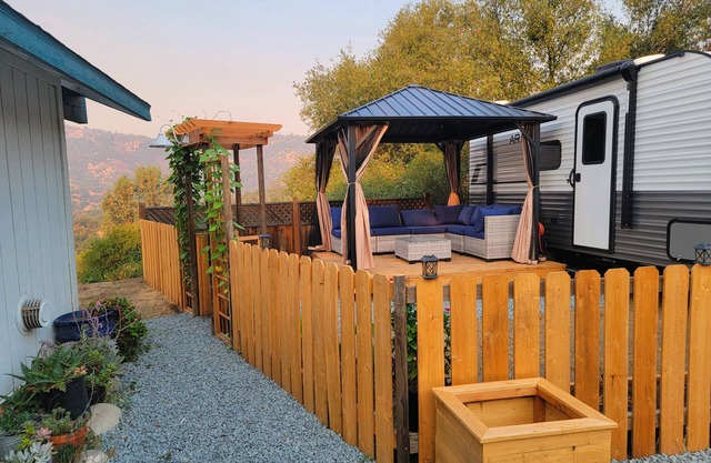 Charming Ahwahnee Cottage — Oak-Studded Views, Yosemite at Your Doorstep