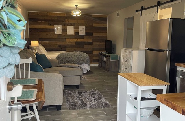 Charming and immaculate 1-bedroom Suite/Apartment in Elizabethton