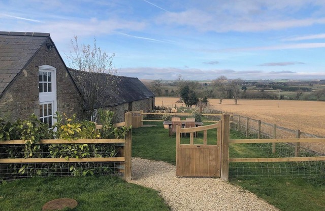 Charming Cotswold Cottage in a private setting