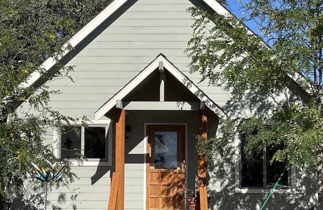 Charming Cottage in Heart of Sonoma Valley Wine Country