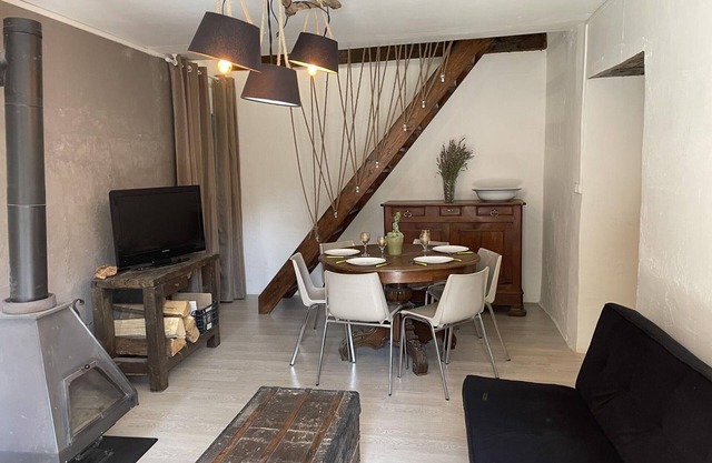 Charming cottage with 3 bedrooms, fireplace, peaceful countryside