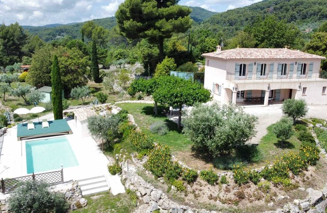 Charming country house in Provence. Belvedere overlooking olive hill- Private pool
