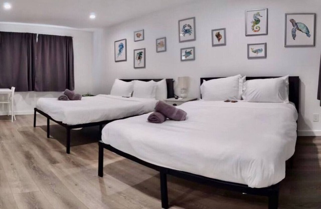 Charming DBL w/pool& parking 15 min to FLL & Beach