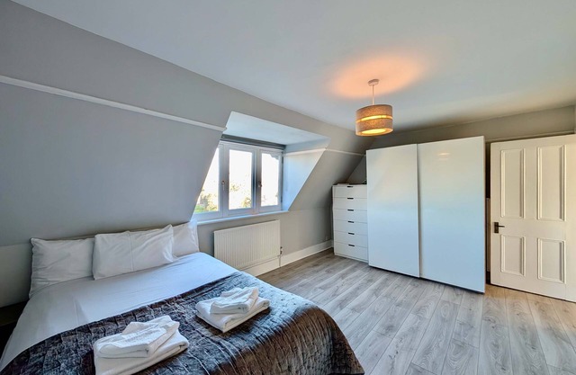 Charming Flat in Bromley with Parking