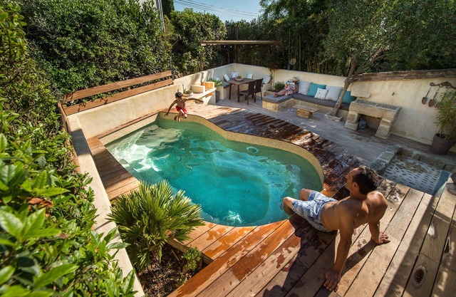 Charming gite in the Camargue with private heated pool and jacuzzi
